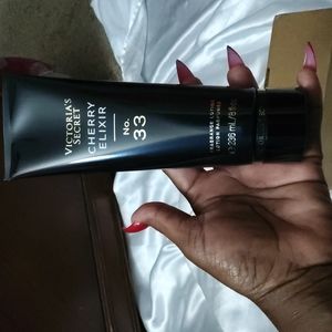 🍒Victoria SECRET fragrance lotion NWOT